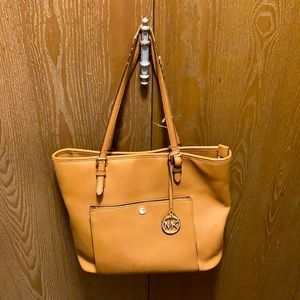 Michael Kors jet set purse. Tan gently used.